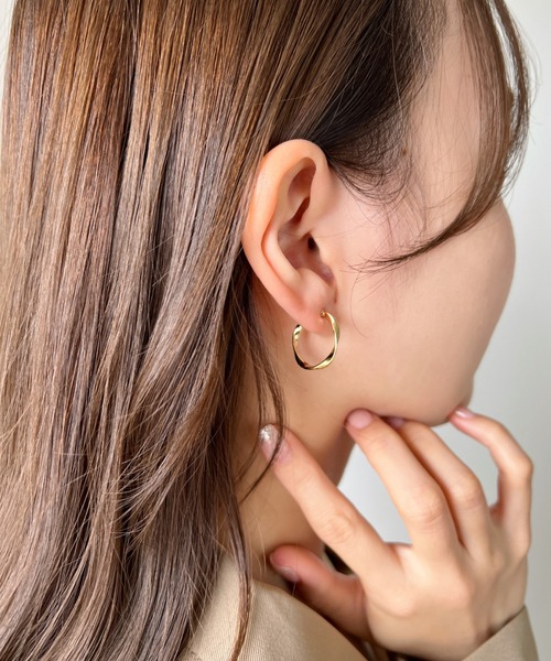 iso（イソ）の「シンプルニュアンスフープピアス（ピアス（両耳用）・レディース・シルバー/ゴールド・FREE）」の18枚目の写真