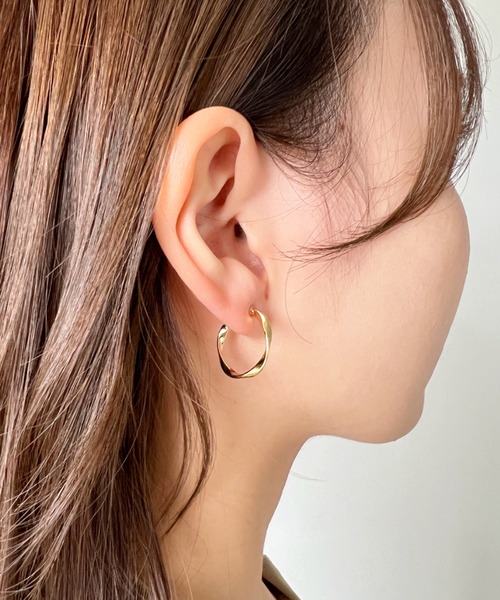 iso（イソ）の「シンプルニュアンスフープピアス（ピアス（両耳用）・レディース・シルバー/ゴールド・FREE）」の16枚目の写真