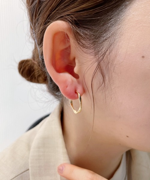 iso（イソ）の「シンプルニュアンスフープピアス（ピアス（両耳用）・レディース・シルバー/ゴールド・FREE）」の12枚目の写真