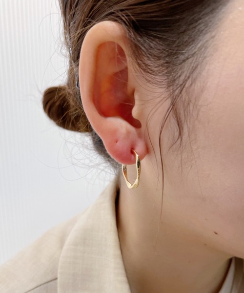 iso（イソ）の「シンプルニュアンスフープピアス（ピアス（両耳用）・レディース・シルバー/ゴールド・FREE）」の13枚目の写真