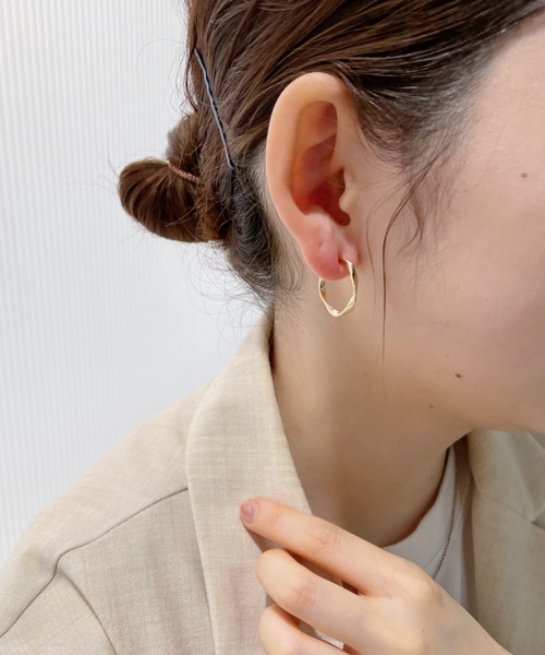iso（イソ）の「シンプルニュアンスフープピアス（ピアス（両耳用）・レディース・シルバー/ゴールド・FREE）」の15枚目の写真