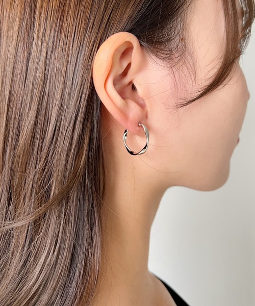 iso（イソ）の「シンプルニュアンスフープピアス（ピアス（両耳用）・レディース・シルバー/ゴールド・FREE）」の9枚目の写真