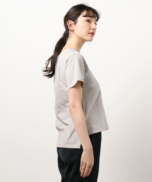 12Twelve Agenda(トゥエルブ アジェンダ)の「フォトプリントシャツ(Tシャツ/カットソー・レディース・ライトグレー/アイボリー・M)」の4枚目の写真