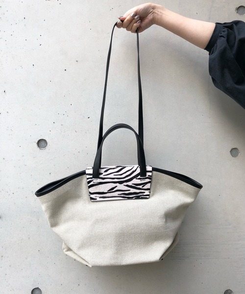 DouDou（ドゥドゥ）の「プリントレザークリップトートS（トートバッグ・レディース・ブラック・FREE）」の4枚目の写真