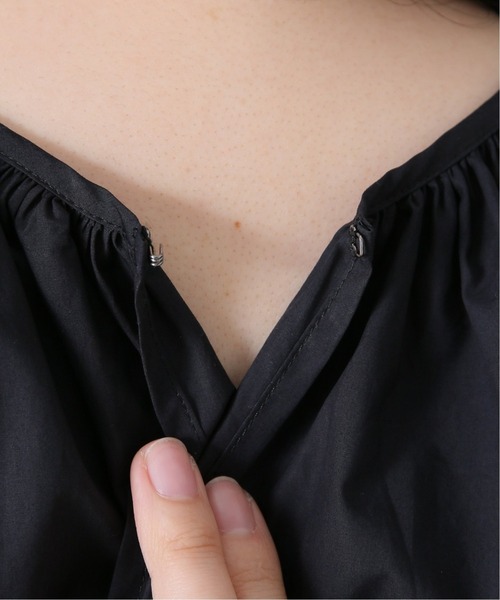 journal standard L'essage（ジャーナルスタンダードレサージュ）の「ギャザーボリュームブラウス（シャツ/ブラウス・レディース・ブラック/ホワイト・FREE）」の4枚目の写真