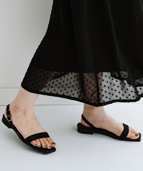 haco!（ハコ）の「ぺたんこなのにほどよく女っぽい　つややかサテンが華やかな２WAYストラップサンダル（サンダル・レディース・ブラック/ブラウン・1/2/4/6/3/5）」の8枚目の写真