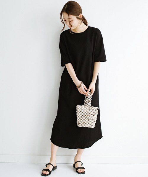 haco!（ハコ）の「ぺたんこなのにほどよく女っぽい　つややかサテンが華やかな２WAYストラップサンダル（サンダル・レディース・ブラック/ブラウン・1/2/4/6/3/5）」の3枚目の写真