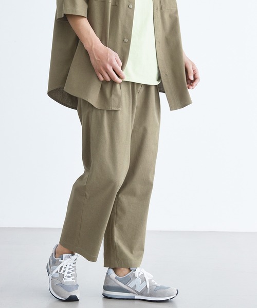 Loungewear tokyo（ラウンジウェアトウキョウ）の「【セットアップ】麻レーヨンリラックス ダブルポケットオーバーサイズ半袖シャツ＆1タックテーパードアンクルワイドパンツ ワンマイルウェア（セットアップ・メンズ・キナリ/ブラック/グレー系その他/ベージュ/カーキ/ネイビー・M/L/XL）」の21枚目の写真