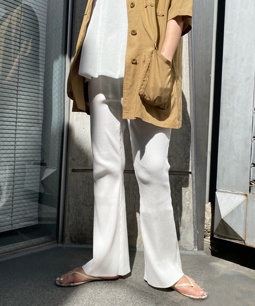 DouDou（ドゥドゥ）の「ギャラクシーリブセミフレアパンツ（その他パンツ・レディース・オフホワイト/ブラック/ブラウン/サックスブルー・FREE）」の2枚目の写真