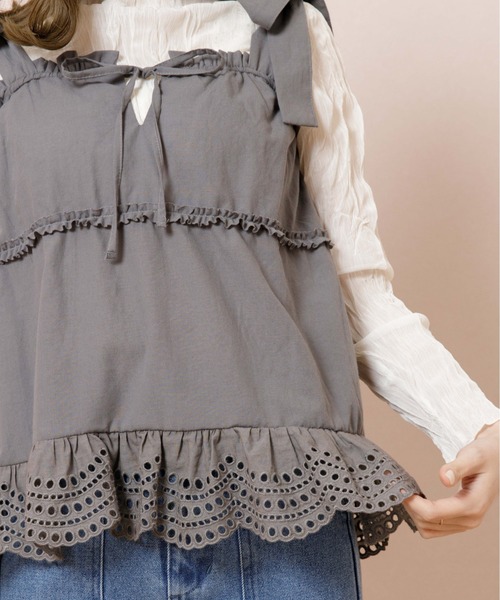 flower（フラワー）の「フリルリボンビスチェ（シャツ/ブラウス・レディース・ホワイト/チャコールグレー・FREE）」の14枚目の写真