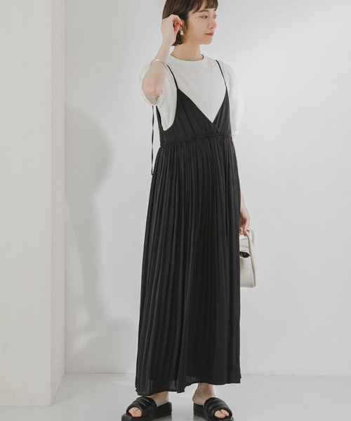 KBF(ケイビーエフ)の「ギャザーキャミワンピース(ワンピース・レディース・ブラック/ブラウン/ブルー・ONE)」の11枚目の写真