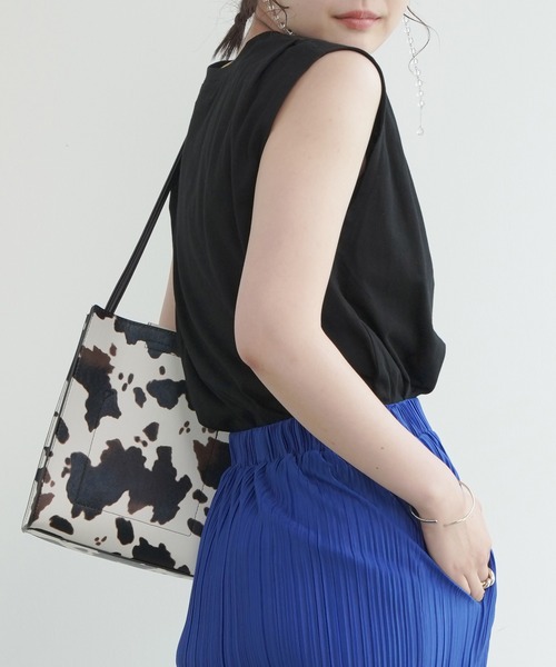 Lull（ルル）の「【Lull / ルル】ショルダータックノースリーブTee（Tシャツ/カットソー・レディース・ブラック/ホワイト・ONESIZE）」の3枚目の写真