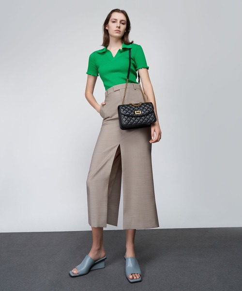 CHARLES & KEITH（チャールズ & キース）の「キルテッド クラッチ / Quilted Clutch（クラッチバッグ・レディース・ブラック/ホワイト系その他/バーガンディー/ライトベージュ・S）」の13枚目の写真
