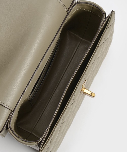CHARLES & KEITH（チャールズ & キース）の「キルテッド クラッチ / Quilted Clutch（クラッチバッグ・レディース・ブラック/ホワイト系その他/バーガンディー/ライトベージュ・S）」の9枚目の写真