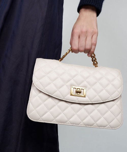 CHARLES & KEITH（チャールズ & キース）の「キルテッド クラッチ / Quilted Clutch（クラッチバッグ・レディース・ブラック/ホワイト系その他/バーガンディー/ライトベージュ・S）」の5枚目の写真