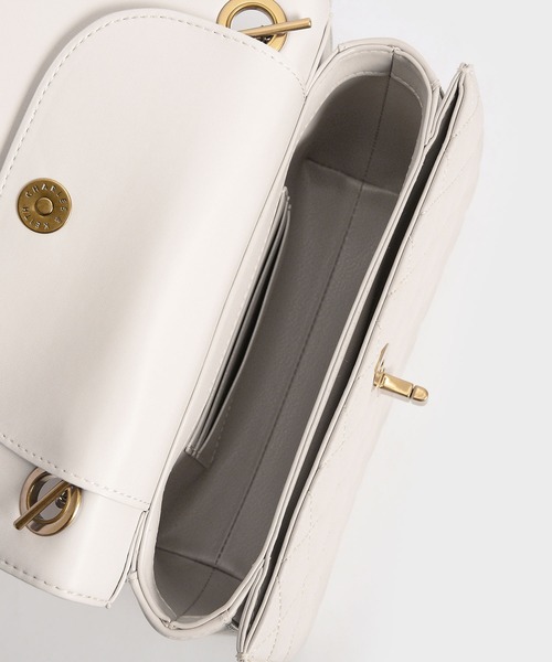 CHARLES & KEITH（チャールズ & キース）の「キルテッド クラッチ / Quilted Clutch（クラッチバッグ・レディース・ブラック/ホワイト系その他/バーガンディー/ライトベージュ・S）」の15枚目の写真