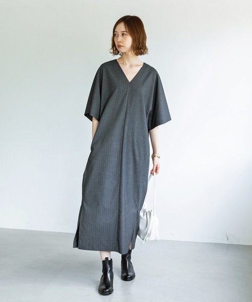 IENA（イエナ）の「BOX Vネックワンピース◆（ワンピース・レディース・チャコールグレー/ネイビー・36/38）」の16枚目の写真