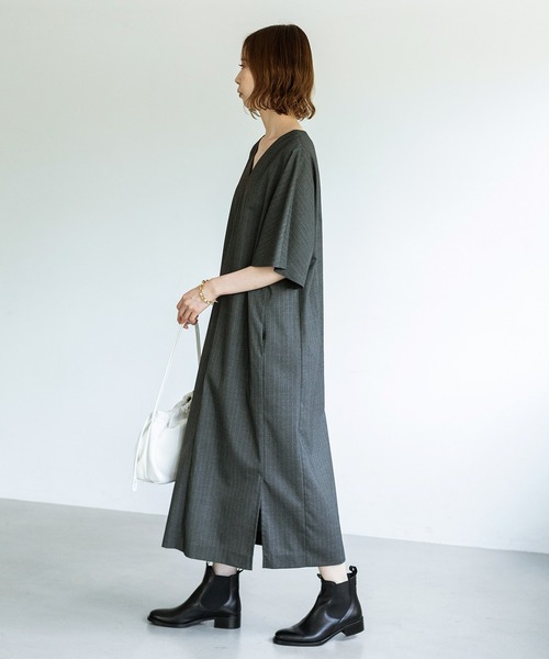 IENA（イエナ）の「BOX Vネックワンピース◆（ワンピース・レディース・チャコールグレー/ネイビー・36/38）」の3枚目の写真