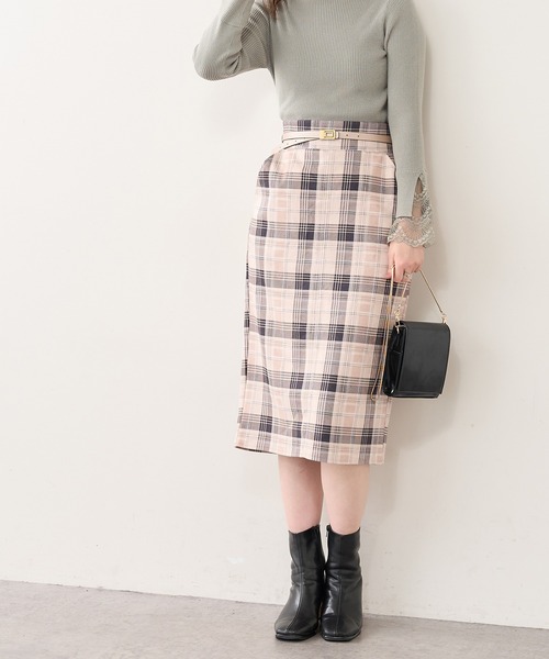 natural couture(ナチュラルクチュール)の「ベルト付きポンチスエードタイトスカート Mサイズ(スカート・レディース・アイボリー/スミクロ/その他1/パープル/その他2/サックスブルー・MEDIUM)」の1枚目の写真