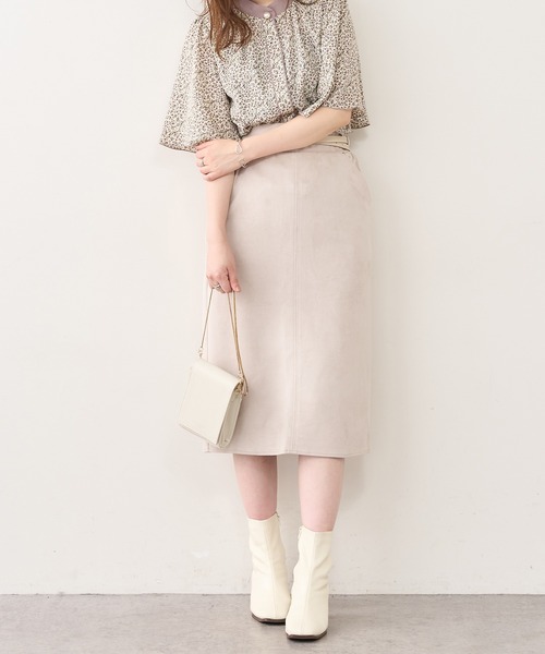 natural couture(ナチュラルクチュール)の「ベルト付きポンチスエードタイトスカート Mサイズ(スカート・レディース・アイボリー/スミクロ/その他1/パープル/その他2/サックスブルー・MEDIUM)」の2枚目の写真