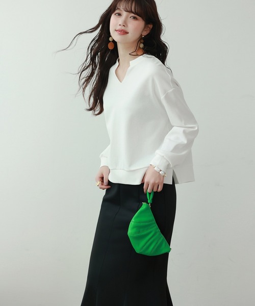 SAISON DE PAPILLON(セゾンドパピヨン)の「スキッパーネックカジュアルトレーナーカットソー(Tシャツ/カットソー・レディース・ホワイト/グレー/カーキ/ブルー/ブラック/ブラウン・S/M/L)」の13枚目の写真