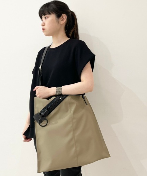 DROIT BELLO(ドロイトベロ)の「kawakawa(カワカワ)×DROIT BELLO(ドロイトベロ)別注ショルダーバッグ(ショルダーバッグ・レディース・ベージュ・FREE)」の1枚目の写真