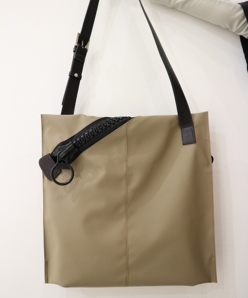 DROIT BELLO(ドロイトベロ)の「kawakawa(カワカワ)×DROIT BELLO(ドロイトベロ)別注ショルダーバッグ(ショルダーバッグ・レディース・ベージュ・FREE)」の2枚目の写真