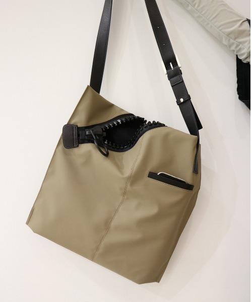 DROIT BELLO(ドロイトベロ)の「kawakawa(カワカワ)×DROIT BELLO(ドロイトベロ)別注ショルダーバッグ(ショルダーバッグ・レディース・ベージュ・FREE)」の6枚目の写真