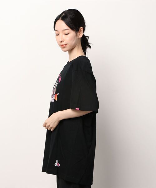FR2（エフアールツー）の「atmos pink x MEZAME collaboration #FR2梅 Tee / アトモスピンク x メザメ コラボレーション #エフアールツーウメ ティー 【SP】（Tシャツ/カットソー・レディース・ホワイト/ブラック/ピンク・FREE）」の4枚目の写真