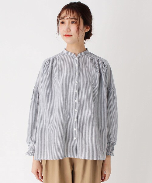 one'sterrace(ワンズテラス)の「袖シャーリングブラウス(シャツ/ブラウス・レディース・オフホワイト・02)」の2枚目の写真
