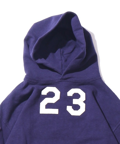 DENIM DUNGAREE（デニムダンガリー）の「DENIM DUNGAREE/ビンテージ トンプキン裏毛 23パーカー 刺繍パッチ サガラ刺繍パッチ アメカジ（パーカー・キッズ・ネイビー/グレー・140/130）」の3枚目の写真