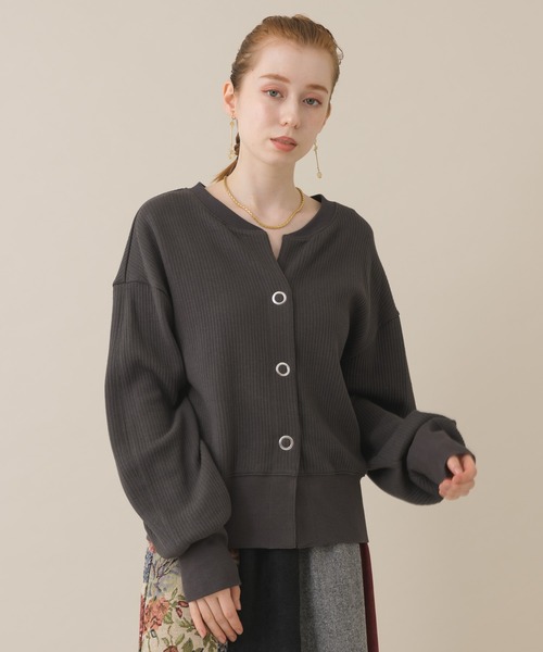 CLOCHE(クロシェ)の「cloche ラゲットリブカーディガン(カーディガン/ボレロ・レディース・チャコールグレー/アイボリー/ブルー・FREE)」の3枚目の写真