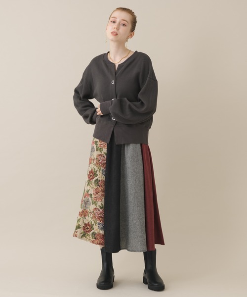 CLOCHE(クロシェ)の「cloche ラゲットリブカーディガン(カーディガン/ボレロ・レディース・チャコールグレー/アイボリー/ブルー・FREE)」の4枚目の写真