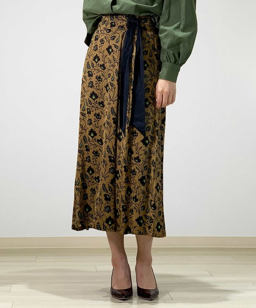 MAISON SCOTCH(メゾンスコッチ)の「フローラルパターン ミディスカート【163710】(スカート・レディース・ブラウン系その他・SMALL)」の1枚目の写真
