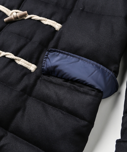 Paul Smith（ポールスミス）の「DOWN DUFFLE JACKET / 243348 795LDC（ダウンジャケット/コート・メンズ・ネイビー/ベージュ・MEDIUM/X-LARGE/SMALL/LARGE）」の4枚目の写真