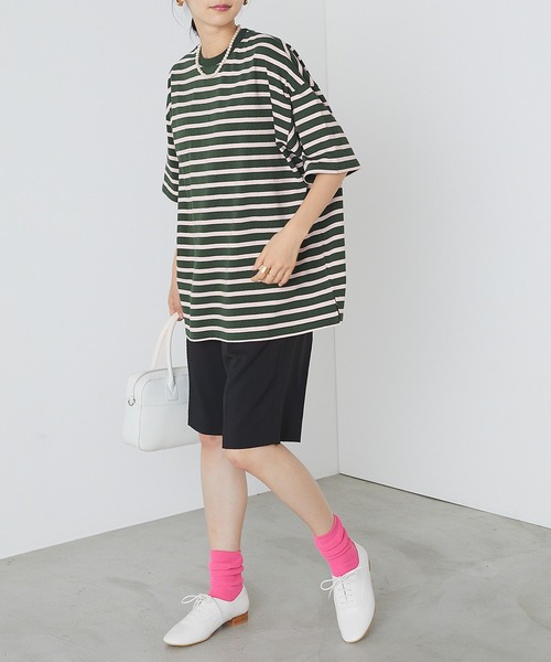 forksy.（フォルクシー）の「【forksy.】半袖配色リブオーバーサイズボーダーカットソー/マルチボーダー（Tシャツ/カットソー・レディース・ブラック/ダークブラウン/パープル/ネイビー/ピンク/グリーン/ライトグリーン/アイボリー/ホワイト×ブラック/ブラウン系その他/グリーン系その他/ケリーグリーン/ロイヤルブルー/ワイン/キナリ/オレンジ/レッド/ネイビー系/ネイビー系2/ブラック系その他/ベージュ/ネイビー系3・FREE）」の11枚目の写真