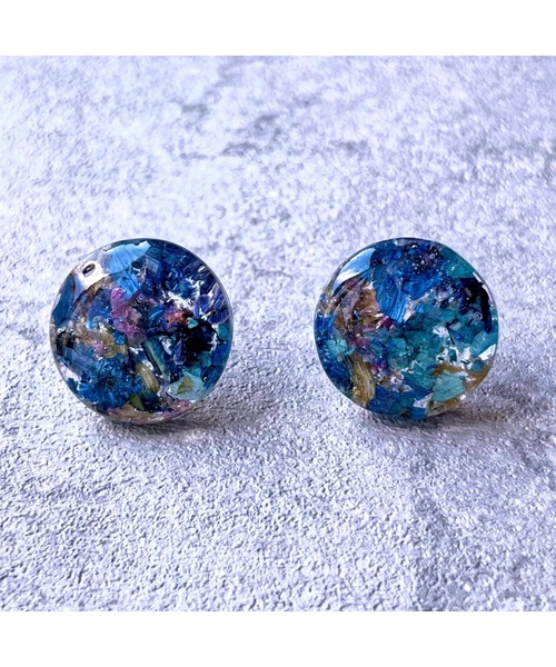 tone（トーン）の「【Willija】金属アレルギー対応《花景》フラワーピアス大(MA)（ピアス（両耳用）・レディース・ホワイト/パープル/ブルー/パープル系その他2/ライム/ローズ/アクア/ロイヤルブルー/バイオレット/レッド/ブラック/グリーン/オレンジ/ゴールド/シルバー・FREE）」の6枚目の写真