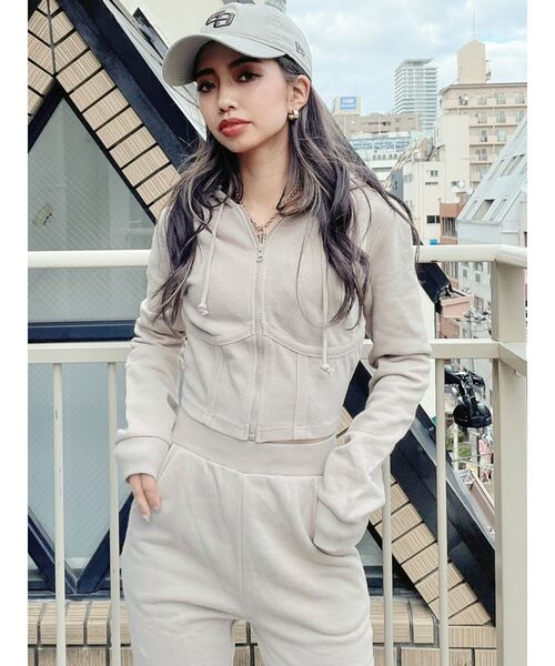 GYDA（ジェイダ）の「コルセットリブデザインZIP UP パーカー（パーカー・レディース・オフホワイト/ブラック/ベージュ・FREE）」の16枚目の写真