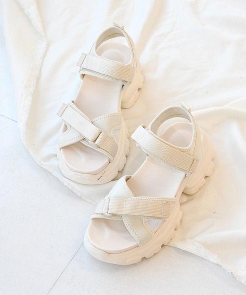 NOFALL（ノーフォール）の「厚底スニーカーソールクロスベルトサンダル（サンダル・レディース・ホワイト/ベージュ/ブラック・M/3L/LL/L/S）」の3枚目の写真
