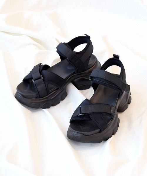 NOFALL（ノーフォール）の「厚底スニーカーソールクロスベルトサンダル（サンダル・レディース・ホワイト/ベージュ/ブラック・M/3L/LL/L/S）」の4枚目の写真