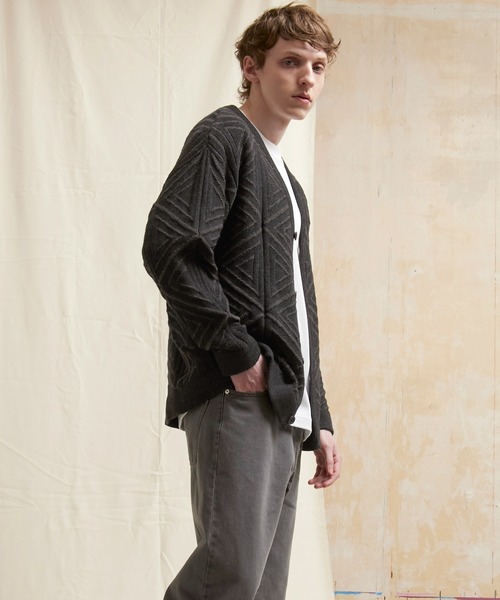 EMMA CLOTHES(エマクローズ)の「ジオメトリックジャガード編みドロップショルダールーズニットカーディガン EMMA CLOTHES(カーディガン/ボレロ・メンズ・グリーン/ブラック/アイボリー・M/L)」の6枚目の写真