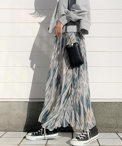 Q(キュー)の「パターン柄 プリーツスカート(スカート・レディース・オレンジ系その他/グリーン系その他・MEDIUM)」の2枚目の写真