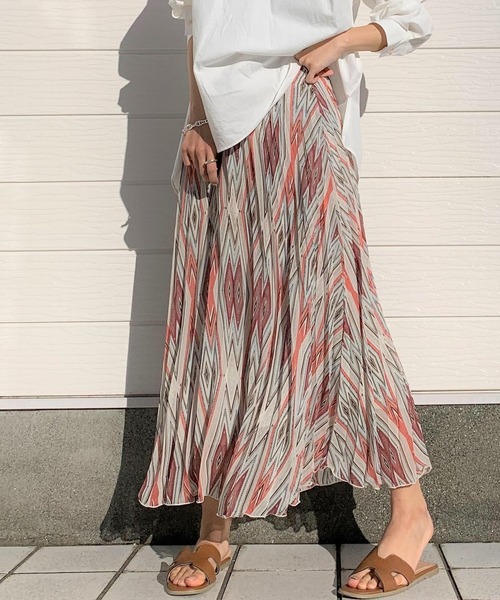 Q(キュー)の「パターン柄 プリーツスカート(スカート・レディース・オレンジ系その他/グリーン系その他・MEDIUM)」の1枚目の写真