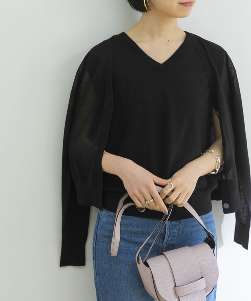 URBAN RESEARCH(アーバンリサーチ)の「LEVITAVネックカーディガン(カーディガン/ボレロ・レディース・ブラック/ブラウン/グレー・36/38)」の4枚目の写真