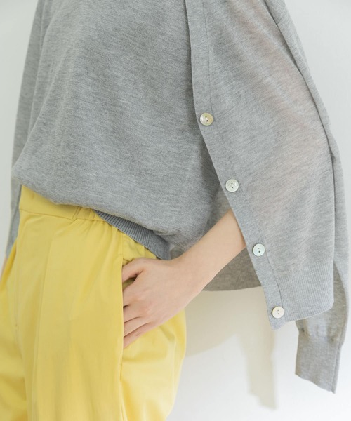 URBAN RESEARCH(アーバンリサーチ)の「LEVITAVネックカーディガン(カーディガン/ボレロ・レディース・ブラック/ブラウン/グレー・36/38)」の11枚目の写真