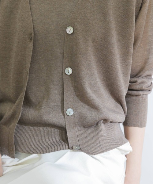 URBAN RESEARCH(アーバンリサーチ)の「LEVITAVネックカーディガン(カーディガン/ボレロ・レディース・ブラック/ブラウン/グレー・36/38)」の20枚目の写真