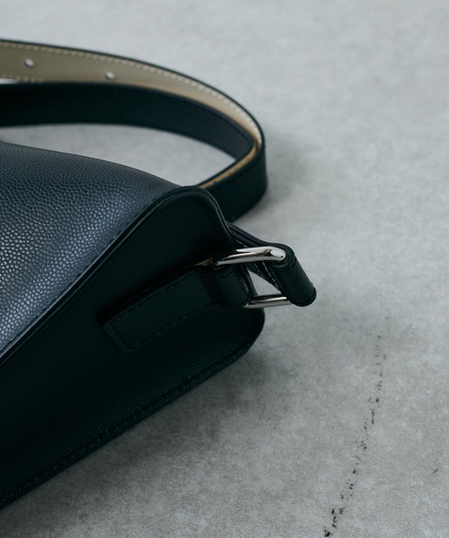 Lui's（ルイス）の「トライアングルバッグ（ショルダーバッグ・メンズ・ブラック/グレー/キャメル・FREE）」の15枚目の写真