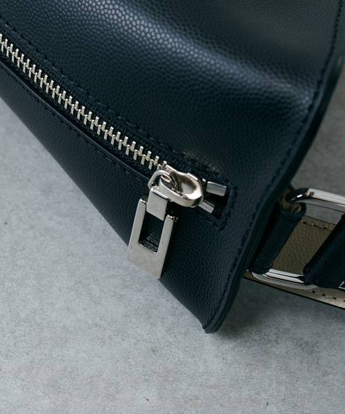 Lui's（ルイス）の「トライアングルバッグ（ショルダーバッグ・メンズ・ブラック/グレー/キャメル・FREE）」の17枚目の写真