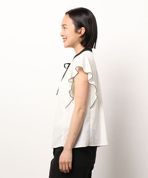 MISCH MASCH（ミッシュマッシュ）の「ショルダーフリル細リボンﾌﾞﾗｳｽ（シャツ/ブラウス・レディース・アイボリー/ベビーピンク/ネイビー・MEDIUM）」の4枚目の写真