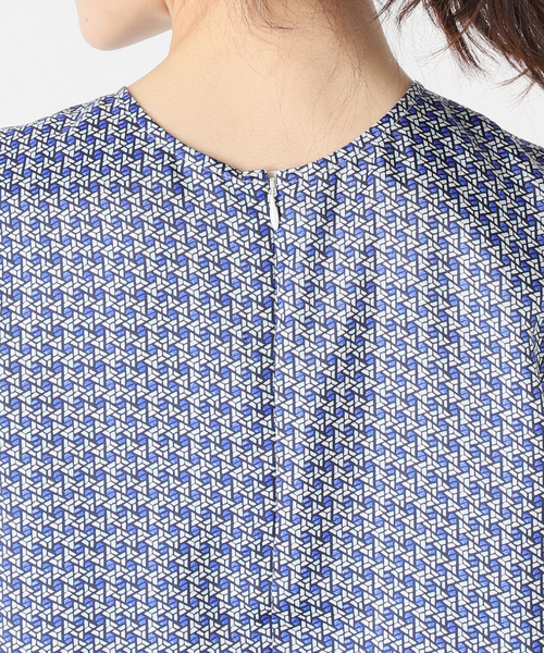 IENA(イエナ)の「モチーフプリントノースリーブブラウス(シャツ/ブラウス・レディース・ブルー/オレンジ・FREE)」の18枚目の写真